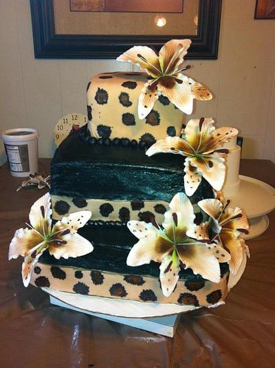 Sexy Leopard  - Cake by Tracy Buttermore