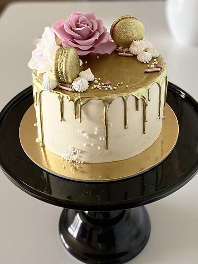 Golden cake - Cake by Dominikovo Dortičkovo