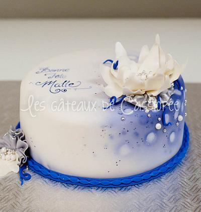 Free form flower birthday cake - Cake by Hélène Brunet