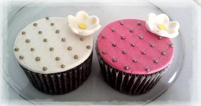 Pink/white cupcakes - Cake by Yaya
