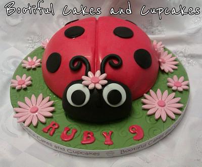 ladybird - Cake by bootifulcakes