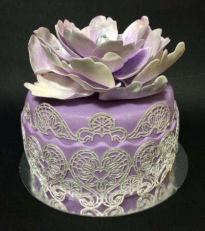 Violet&Silver Lace Peony Cake - Cake by Davide Minetti