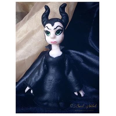 Maleficent Cake Topper - Cake by SV SugarArt Studio•Sylvia Vázquez