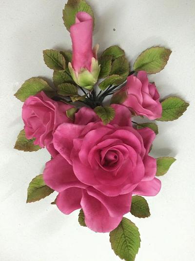 Gumpaste Roses - Cake by Sweet Creativity