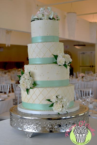 Buttercream wedding  - Cake by Piece O'Cake 