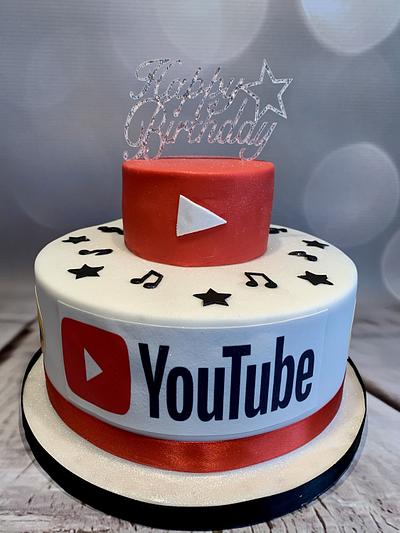 Katy’s YouTube cake for her 14th birthday - Cake by Roberta