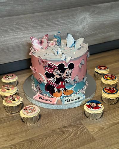 Minnie and Mickey mouse cake - Cake by DaraCakes