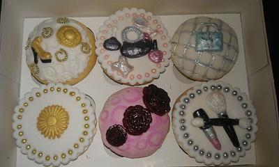 My 2nd attempt at decorating cupcakes - Cake by chellescakecreations