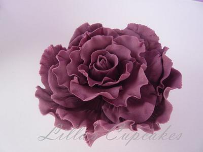 Purple Peony - Cake by Lilla's Cupcakes