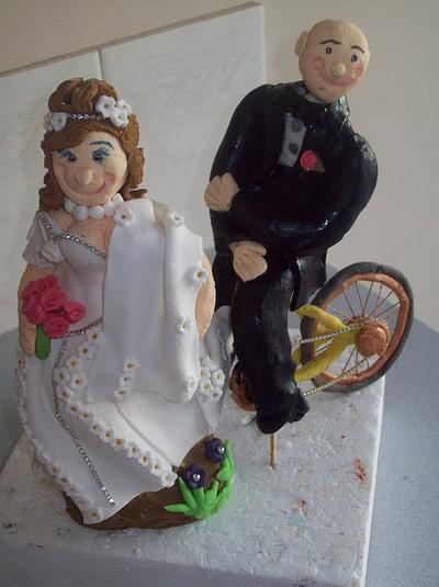bride and groom bicycle topper - Cake by Amy