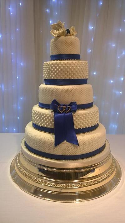 Ivory polka dot wedding cake - Cake by Wanda55
