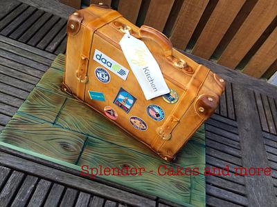 Vintage suitcase (Corporate Cake) - Cake by Ellen Redmond@Splendor Cakes