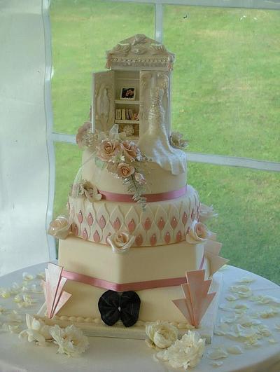 Art Deco - Cake by Chrissie Lawrence