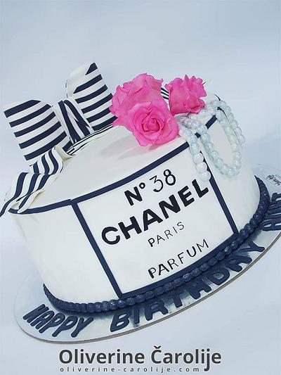 CHANEL CAKE - Cake by Oliverine Čarolije 