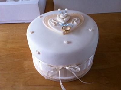 Simplicity engagement cake - Cake by Carry on Cupcakes