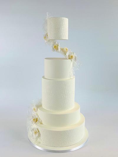 Wedding cake gravity - Cake by Cindy Sauvage 