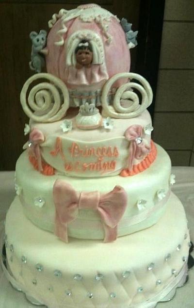 A princess is coming... - Cake by Tracy Buttermore