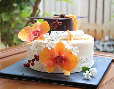 Graduation Cake - Cake by Sweet Symphony