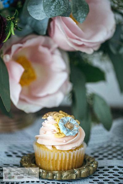 Vintage Cupcakes - Cake by Sweet Avenue Cakery
