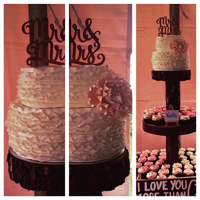 Ruffled wedding - Cake by Ediblesins