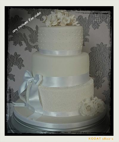 white wedding  - Cake by Any Excuse for Cake