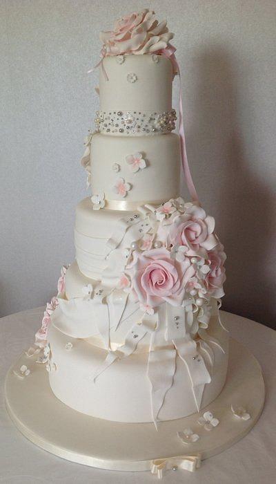 My first wedding cake - Cake by Samantha's Cake Design