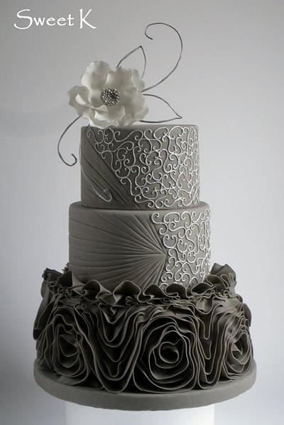 Ruffle silver cake - Cake by Karla (Sweet K)