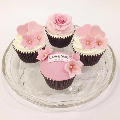 Valentines Cupcakes - Cake by Claire Lawrence