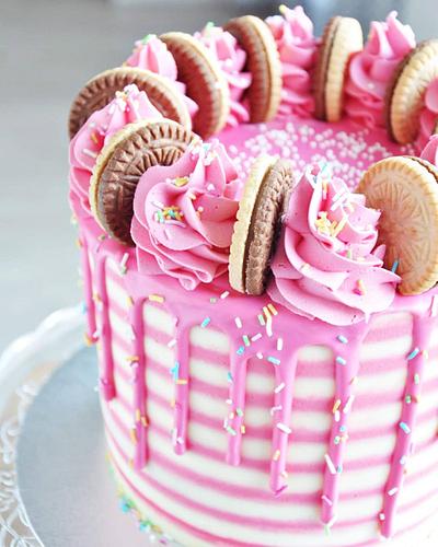 Striped cake  - Cake by rincondulcebysusana