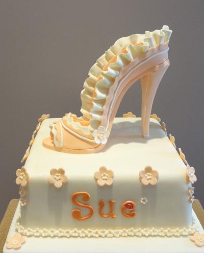 Fondant shoe topper  - Cake by Cushty cakes 