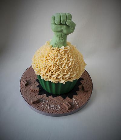 Hulk Giant Cupcake - Cake by Candy's Cupcakes