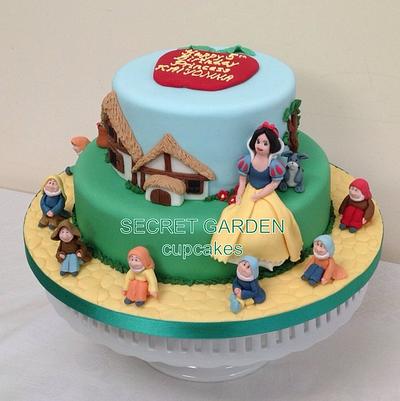 Snow White and the seven dwarfs birthday cake - Cake by Siyana Sibson