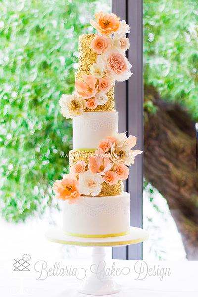 Gold and sparkly wedding cake - Cake by Bellaria Cake Design 