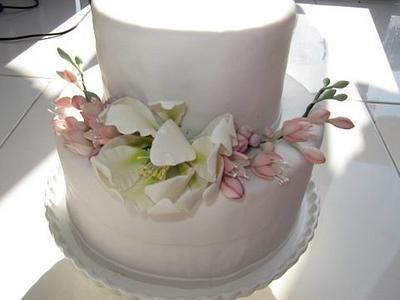 sugar flowers - Cake by yummycakesmalta