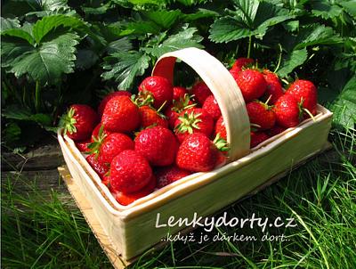 strawberry basket - unbaked cake (cold cake) - Cake by Lenkydorty