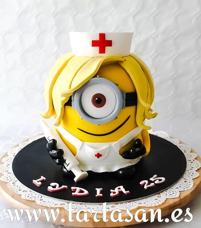 3D minion enfermera ❤️ - Cake by TartaSan - Damian Benjamin Button