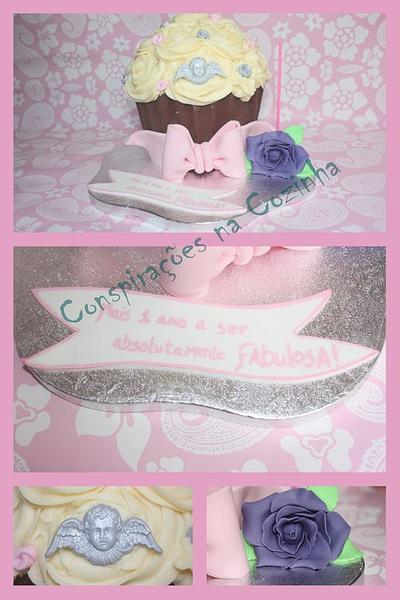 Giant Cupcake - Cake by Carolina Cardoso