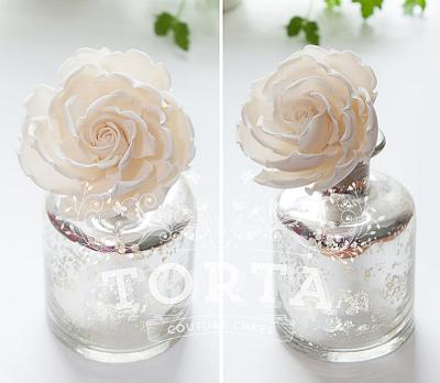 White rose in full bloom - Cake by tortacouture