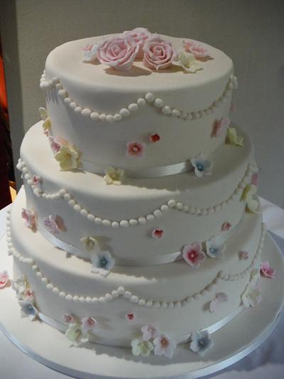 Vintage wedding cake - Cake by Cakesbycathyuk