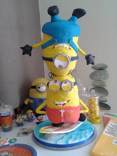 Sea surfing acrobat Minions - Cake by Cake Towers