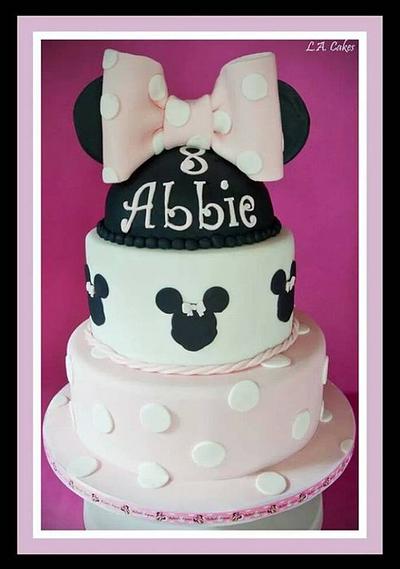 Minnie Mouse - Cake by Laura Young