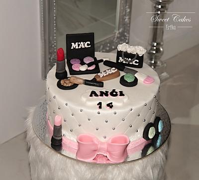 make up cake - Cake by Erika