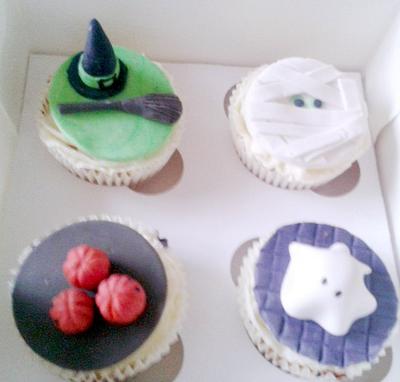 Halloween Cupcakes - Cake by kimlinacakesandcraft
