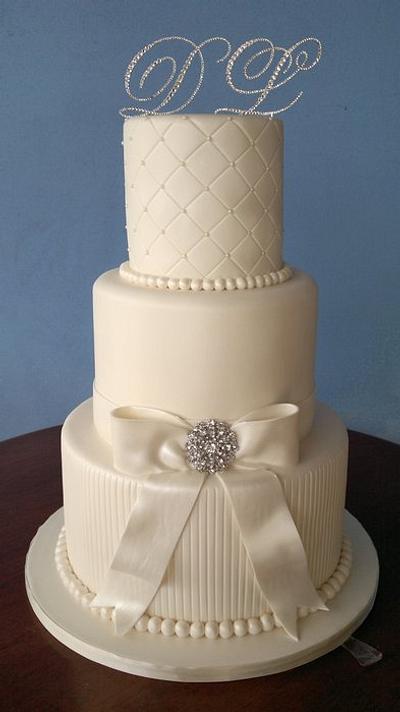 Pearl White Wedding - Cake by Paul Delaney of Delaneys cakes
