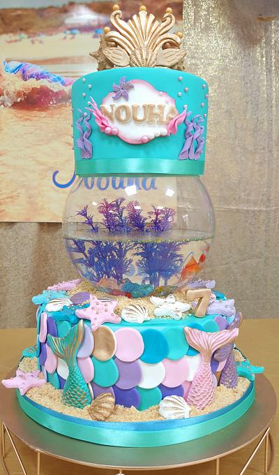 Mermaids and gold fish - Cake by ClaudiaSugarSweet