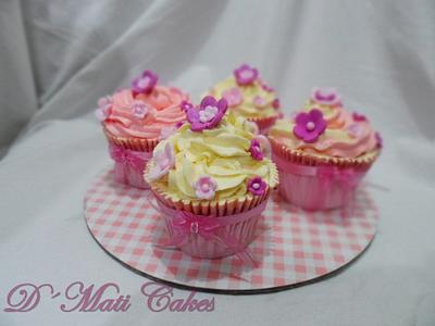 Mis primeros cupcakes - Cake by FannyDelmy