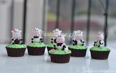 Cow Cupcakes - Cake by Pasticcino Mio