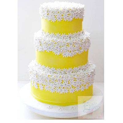 Yellow daisy cake!  - Cake by sophia haniff