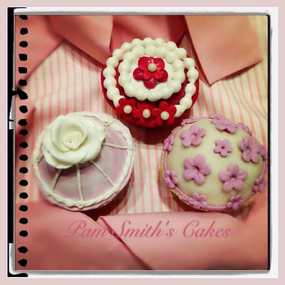 Romantic CupCakes - Cake by Pam Smith's Cakes