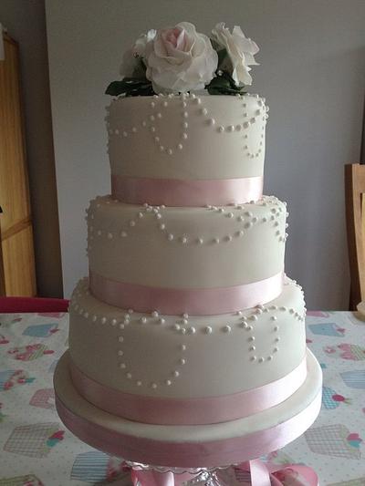 Vintage wedding cake - Cake by Sugarkissedcakery